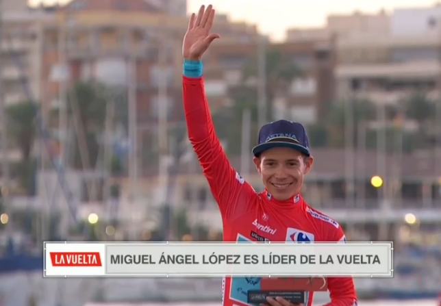 ESPNCiclismo's tweet photo. #ESPNBike ¡QUÉ MANERA DE COMENZAR #LAVUELTAxESPN! ¡SUPERMAN LÓPEZ SE VISTIÓ DE ROJO EL PRIMER DÍA! 🤩🇨🇴 https://t.co/864kPf25m6