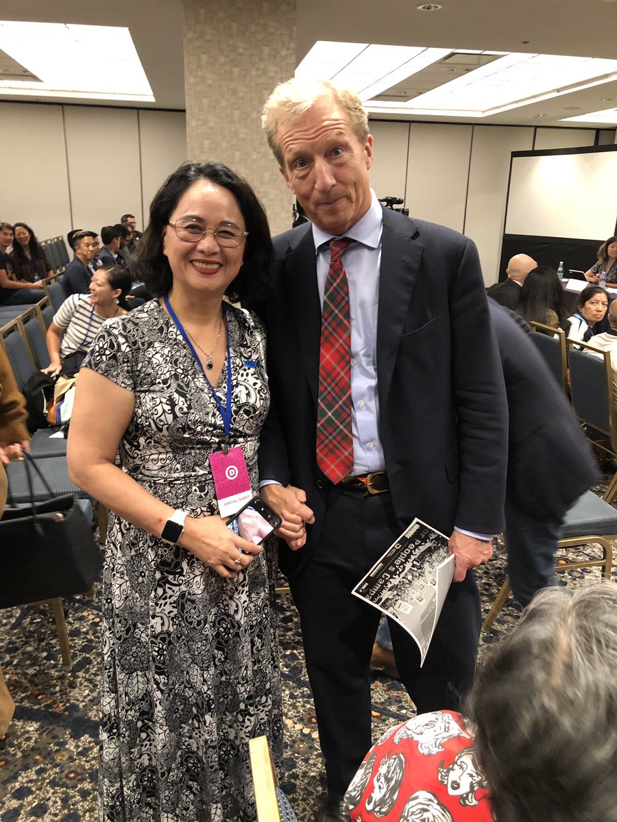 drlingluo's tweet photo. On behalf of @AsianDems Attended DNC summer meeting in SF,listened to presidential candidates, met @AndrewYang, Senator Amy Klobuchar, Candidate Tom Steyer. Thank DNC Chair Tom Perez, DNC AAPI Caucus Chair @Bel428 and DNC Vice Chair Congresswoman @Grace4NY  for your leadership! https://t.co/jvmP8vE8nr