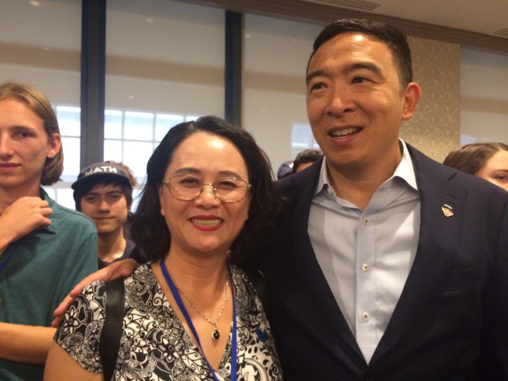 drlingluo's tweet photo. On behalf of @AsianDems Attended DNC summer meeting in SF,listened to presidential candidates, met @AndrewYang, Senator Amy Klobuchar, Candidate Tom Steyer. Thank DNC Chair Tom Perez, DNC AAPI Caucus Chair @Bel428 and DNC Vice Chair Congresswoman @Grace4NY  for your leadership! https://t.co/jvmP8vE8nr
