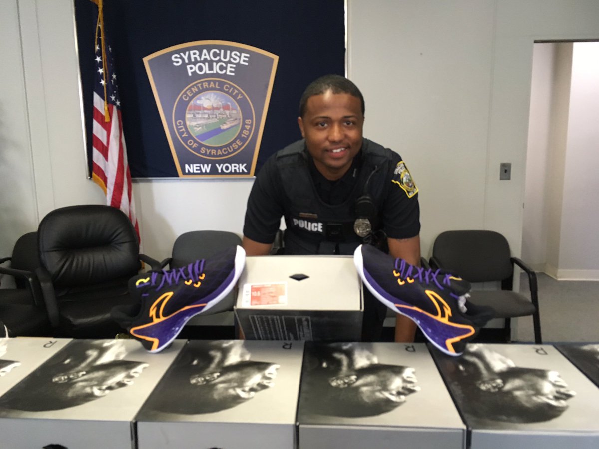 Did you see this? An LA Lakers player has donated 25 pairs of sneakers to the Syracuse Police Department for Officer Hanks' basketball challenge to local kids. Story: https://t.co/PsmbvpgPYi https://t.co/S5WNieXQok