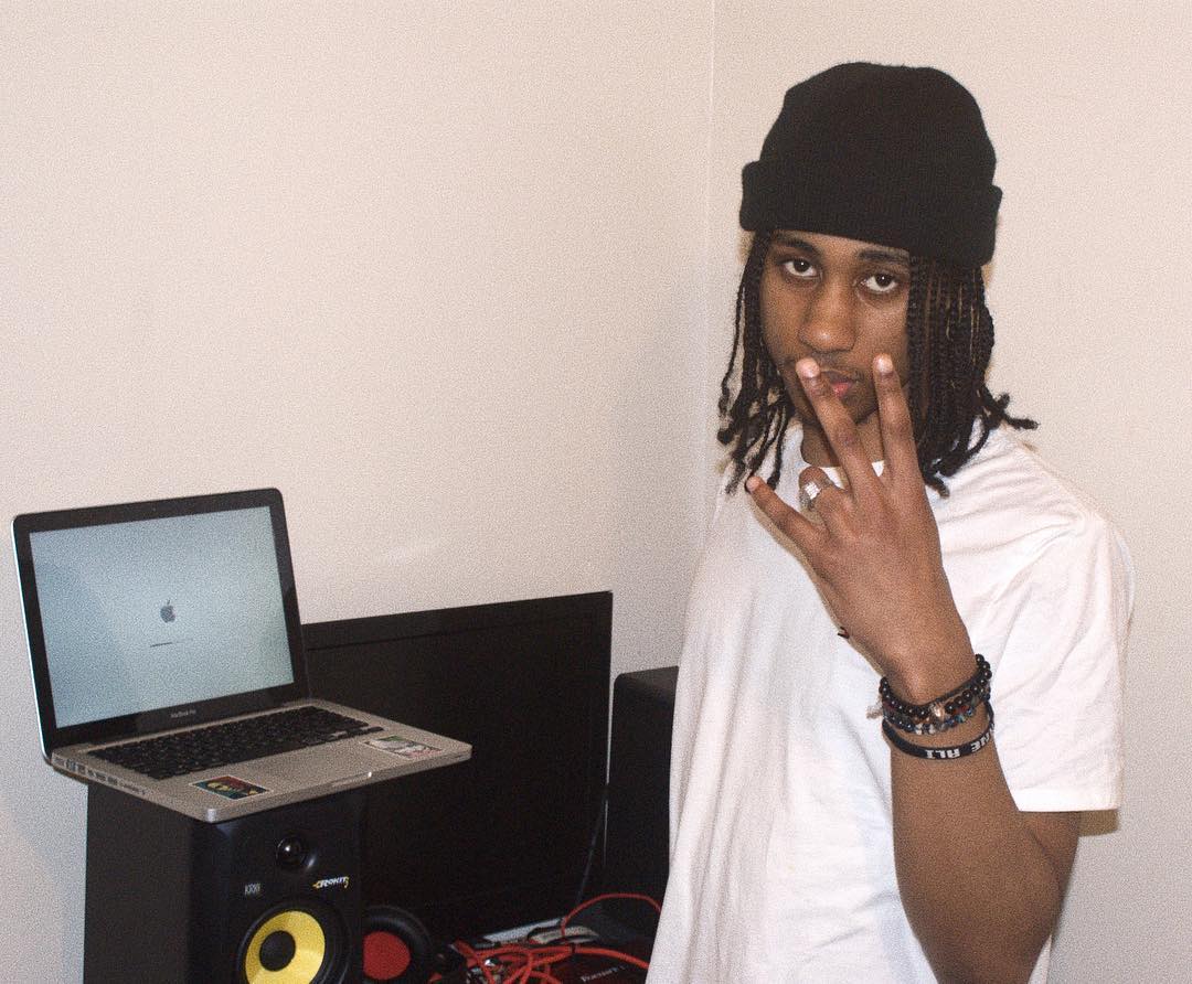 RootsFloating's tweet photo. i swear this dude has gold in his soul 😂 @lesanesouf is riding his own vibe so hard that it's hard to truly compare it to any other artist out there 🙏 https://t.co/MHfMvqQhQW #newartist #newmusic https://t.co/kvA8IWLap5