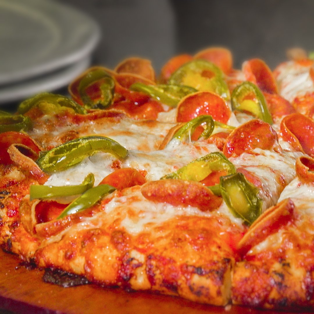MountainMikes's tweet image. Raise your hand if you like jalapeños on your pizza. #spiceupyourlife

#mountainmikespizza #spicypizza #freshhot #spicy #hot #treatyourself #jalapenopizza #pizzaadventure #goodfoodgoodmood #eatout #foodiesofinstagram #pizza #ilovepizza #pizzagram #pizzalovers  #pizzaloverstreat