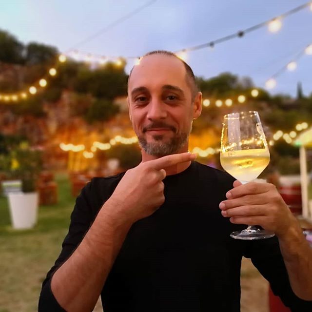 Daniele Parisi vi aspetta per presentare "L'ospite", il nuovo film di Duccio Chiarini.
Proiezione alle 21.30, ingresso libero.

E intanto potete degustare i vini offerti da Consorzio Tutela Morellino di Scansano, Vignaioli del Morellino di Scansano e Fattoria San Felo
------…
