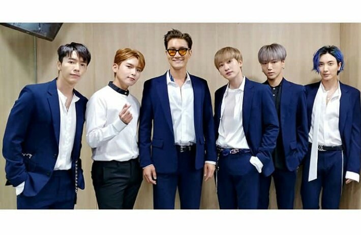 BereSj29's tweet photo. La perfección en una sola imagen 🙌💙
@SJofficial 
Es imposible describir todas las emociones que siento al verlos juntos 사라내 슈퍼주니어💙💙💙💙
#SuperJunior  @AllRiseSilver @donghae861015 @siwonchoi @special1004 @shfly3424 #RYEWOOK #HECHUL @GaemGyu https://t.co/7D10lGHOmV
