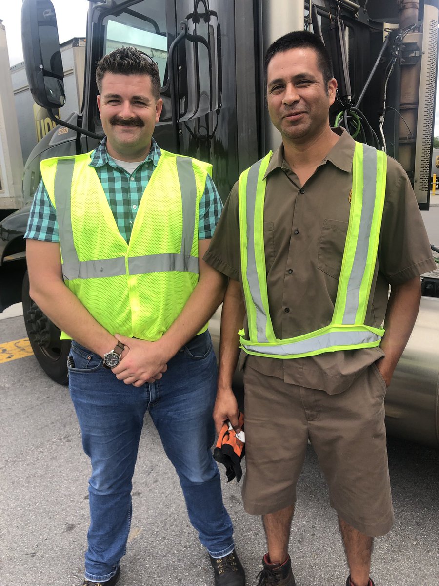 WHITN On-Road supervisor Joshua recognized David for #Actsofsafety on our mission to #Guardtheyard. Observed sounding horn, 4 ways while backing, VEST and properly cranking the landing gear. You could be caught next doing it right!!! #safety1st #thinksafe #besafe #gethomesafe