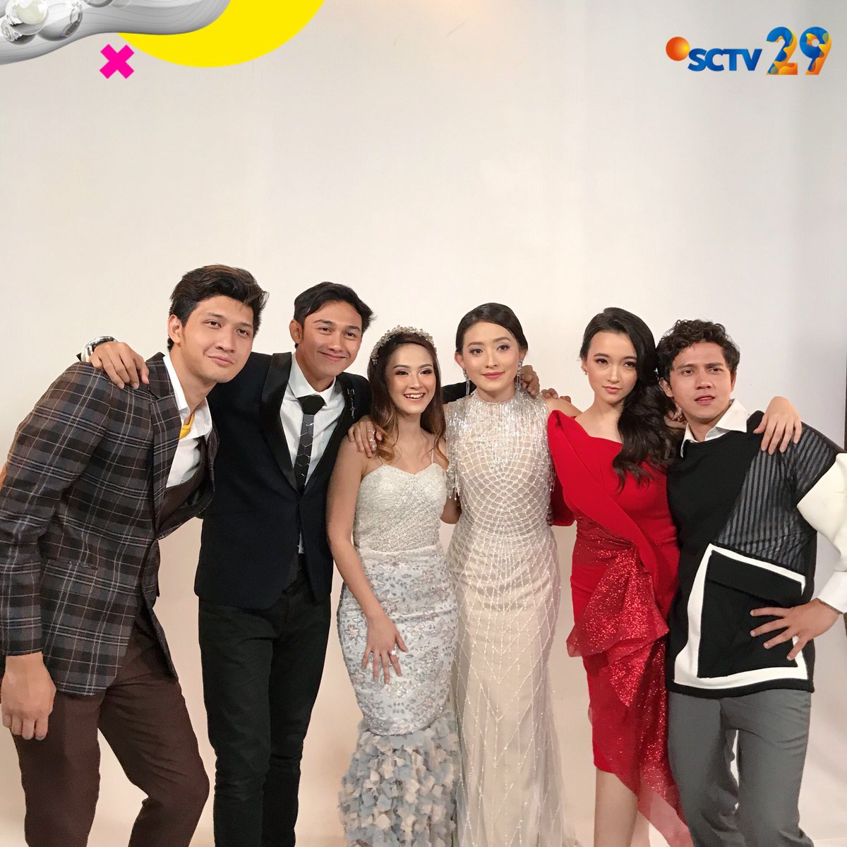 SCTV's tweet photo. Nggak cuma tampan dan cantik, para bintang ini mampu menghibur kita semua di Malam Puncak #SCTV29 tadi. Hayooo, yang suka sama penampilan mereka, jangan lupa diretweet, ya!πβ€οΈ
#SCTVSinetron #SCTVMusik #SCTVCintaIndonesia #SCTVSpesial https://t.co/VIKGvSZwcp