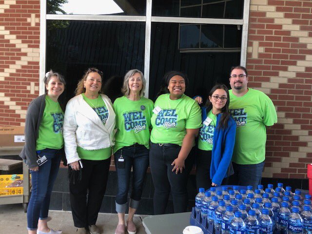 cscc_nsp's tweet photo. We loved seeing you all at @cscc_edu Sneak Peek today. An amazing buzz already starting around campus. Missed us today? No worries! Welcome Team will be out & about Mon/Tues to help you—look for our green team shirts! #firstdayCstate2019 #cstateproud #CStateCARES #studentsfirst https://t.co/Z4FOSpNBUe