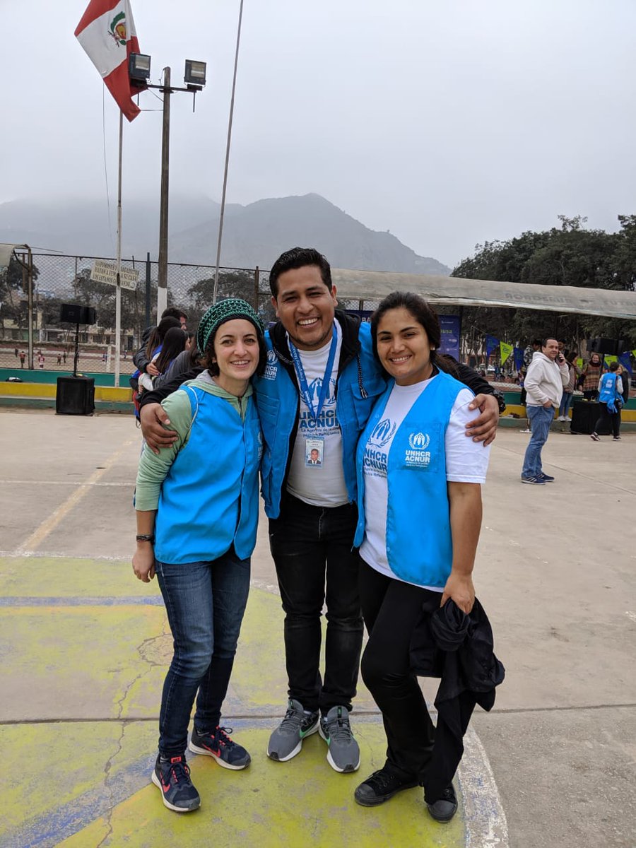 FedericoAgusti's tweet photo. Hay equipo! 
El fútbol integra, deja las diferencias fuera de la cancha, y genera amistades.
Desde @ACNURamericas queremos promover la integración a traves del deporte. Entusiasmados con Yuliana e Itzel, medallistas y ejemplos
@yulianaboliv 
@Itzeldelgado
#Refugiados #migrantes https://t.co/cLXLkQsbr6