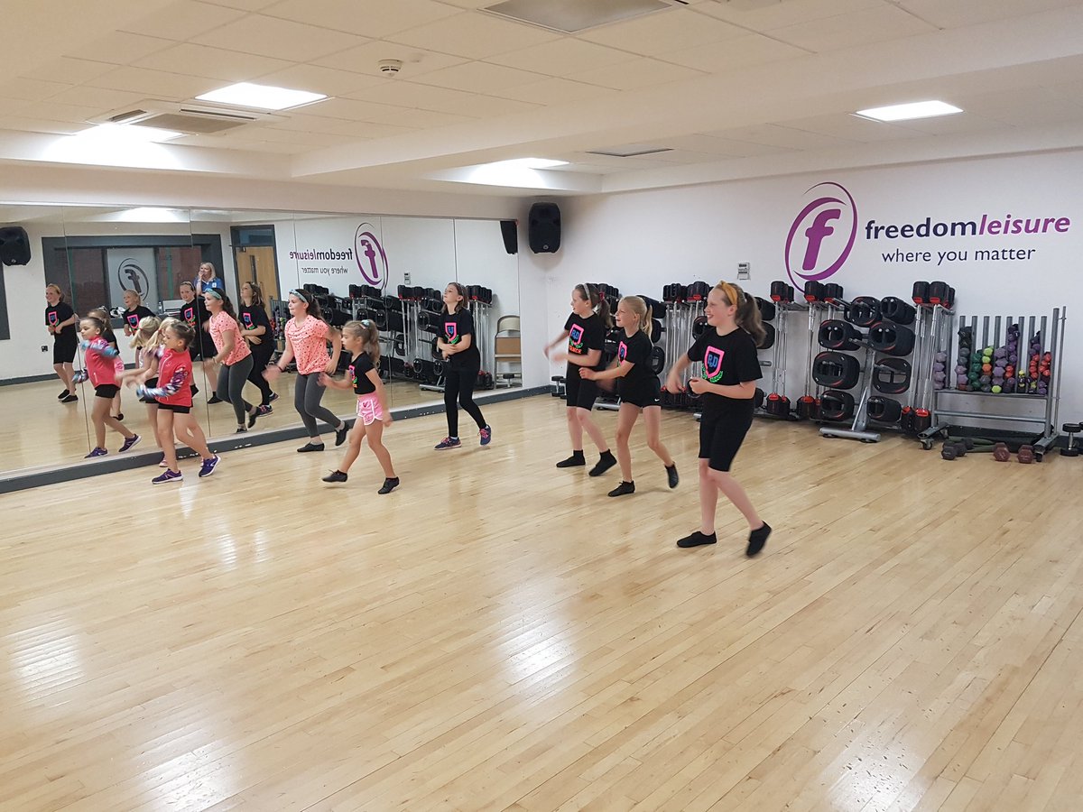 randdcoaching's tweet photo. A huge thank you to @marksmith_prod for your fantastic musical theatre workshop today, the children really enjoyed it!
#musicaltheatre
#thanksMark
#rddance
#dance
#thankyou
https://t.co/Jz5nB4HwfZ https://t.co/P19wP1ScUi