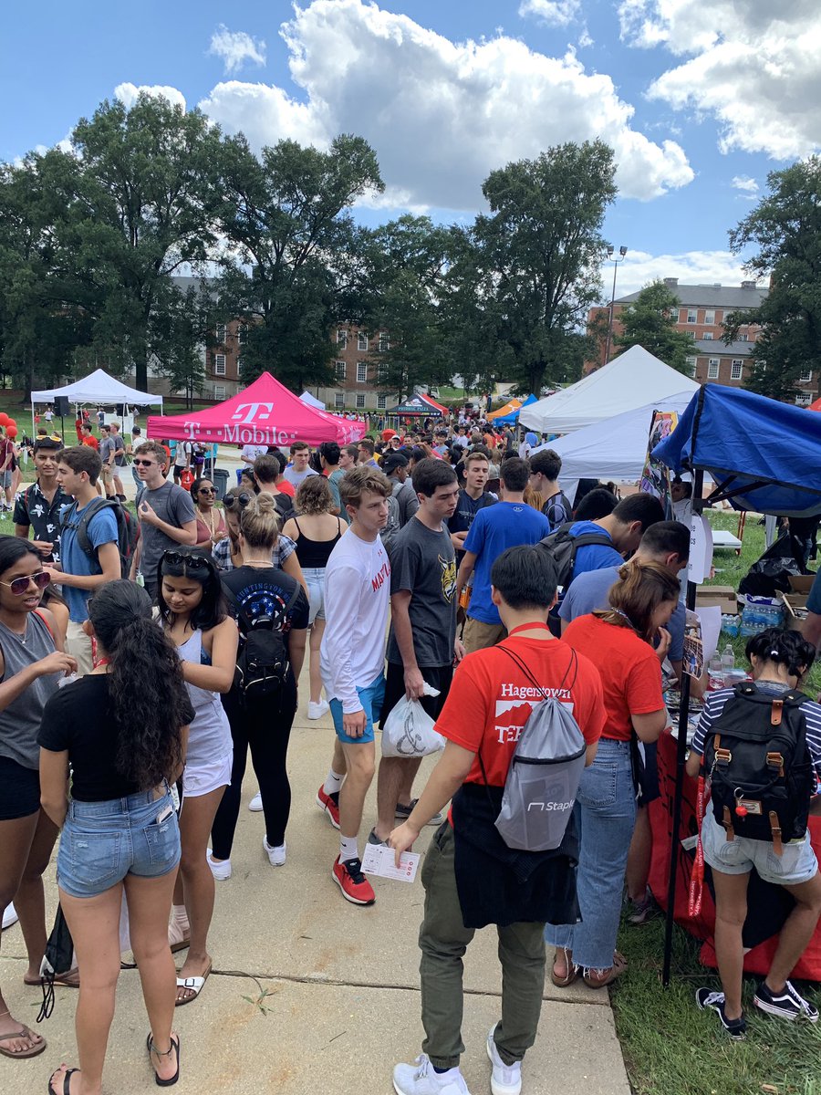 Melanie20735's tweet photo. Thousands of freshman students #Inspired with #Xfinityoncampus  students! What a great day with coworkers!! @ComcastBeltway #Xfinitycommunities is HERE @ ready to go at @UMDReslife ! #UMDfallwelcome #umd23 ! Love sharing info on FREE #Xfinitystream to watch TV #Musicchoice #HBO https://t.co/69g3nKoMVf