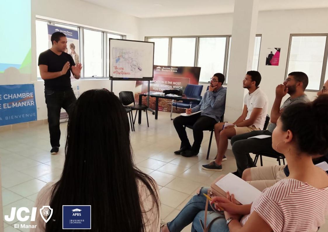 jce_elmanar's tweet photo. La JCE El Manar a organisé samedi 24/08/2019, à l'@APBS_tunisia une formation en rédaction de dossiers pour un bailleur de fonds animée par notre cher formateur et SG de la #ZoneA Zied Boulifi.
Voici un retour en photos 🙂
#JCE_ElManar #TheReborn https://t.co/iiXaRIioQm