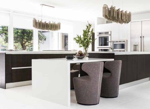 SEFLStyleDesign's tweet image. The kitchen was designed to be very functional &amp;amp; offers easy access for the homeowners’ children. Bontempi cabinets &amp;amp; two wide islands have drawers on both sides and drawers within drawers. 
Home by Contour Interior @NinaMagon 
713.722.0511
#interiordesign #interiordecor #design