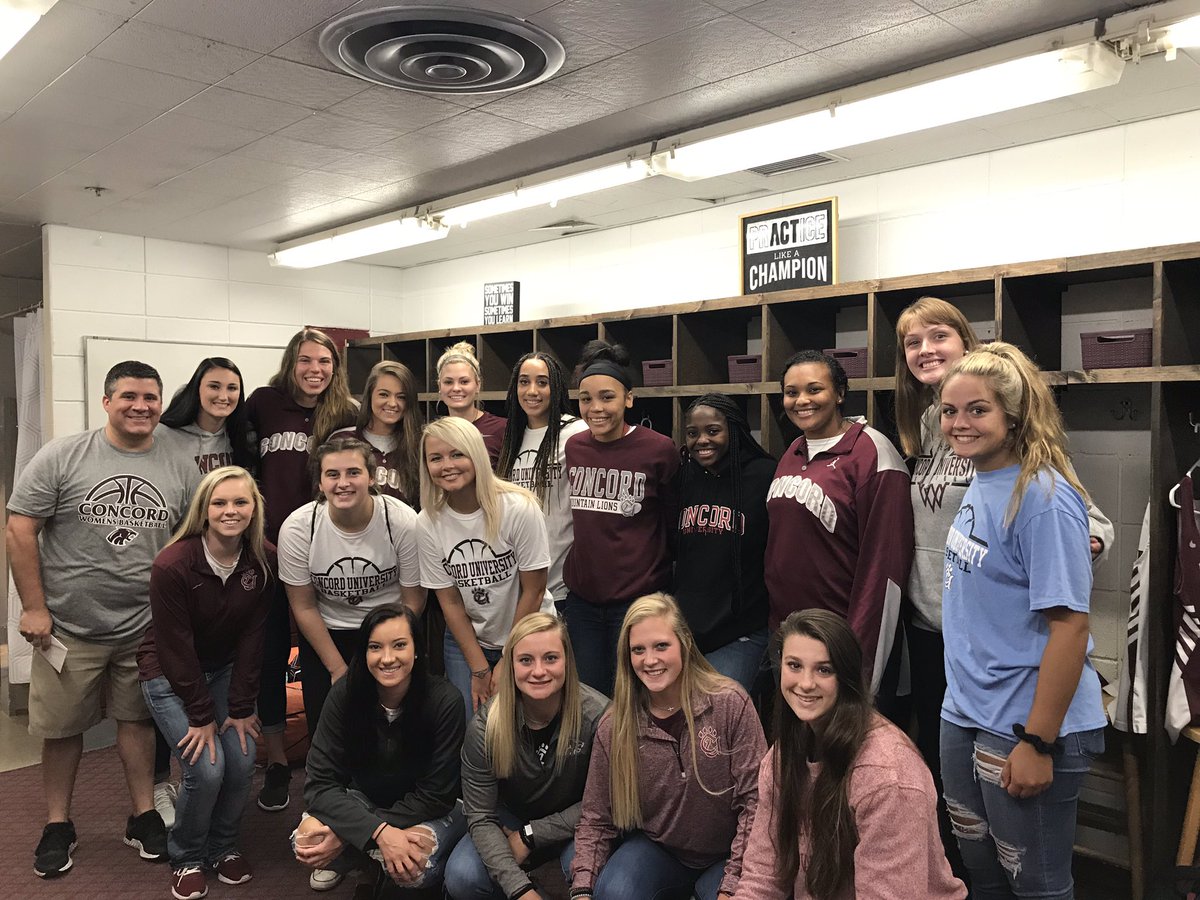 cumountainlions's tweet photo. .@CU_WBB is all smiles in their newly renovated digs, The Dr. Brad Lane (@bmlaneod) Locker Room https://t.co/PtFGYDivli