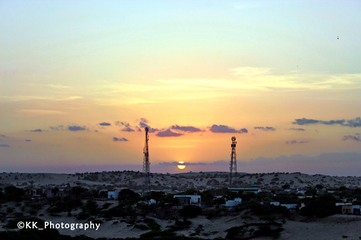 KKDiplai's tweet photo. Beautiful Veiw of Sunset in Diplo
#sun #sunset #city #diplo #beauty #BeautyofThar #Sindh #Pakistan #evening #color #colourful #sky #dawan #mynewdawn #dawn_dot_com #kawash #photography #photooftheday #photographer #weather #explorthebeauty https://t.co/LCC8JqytVZ