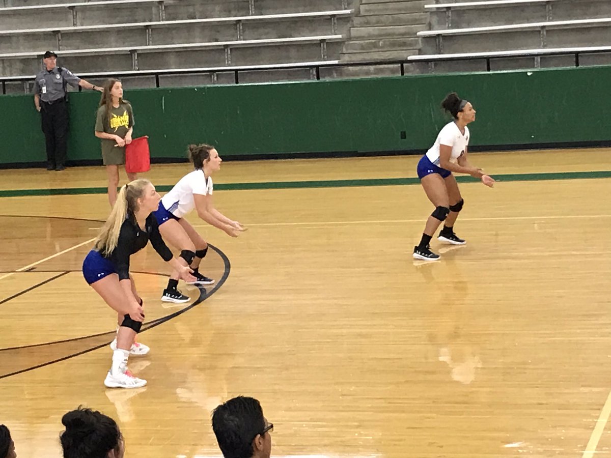 KKehstos's tweet photo. @kyliemiless @WoodsKaileyanna  #backrowdigs #summitjags https://t.co/gItYp72GL1