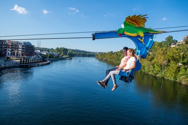 parakeetpetes's tweet photo. Soar above the chilly waters of Lake Taneycomo, soaking in the gorgeous view of Branson Landing from the side an Ozark mountain! https://t.co/0J8Xl1P44C