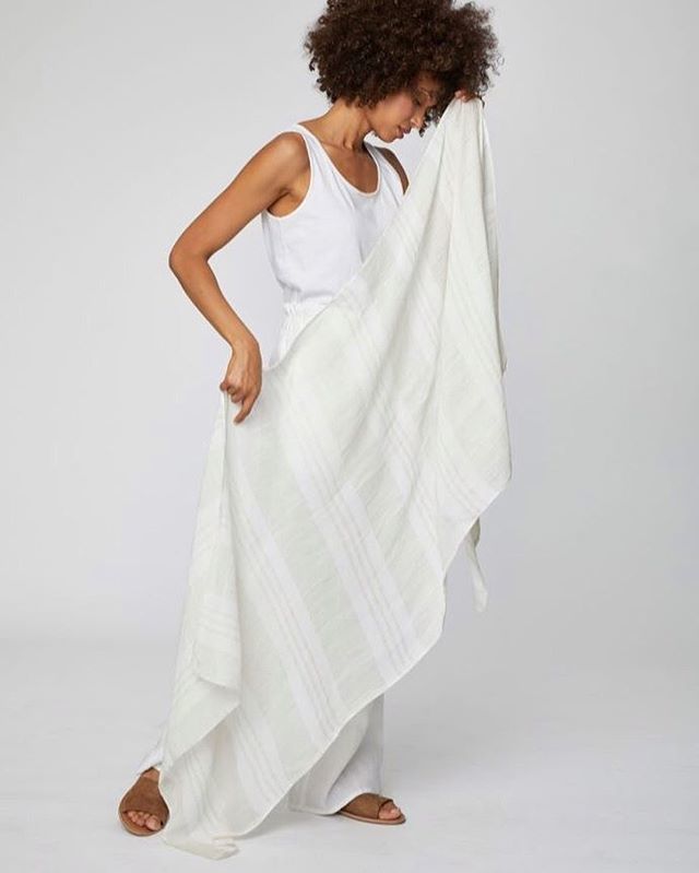 uncaptiveco's tweet photo. New in 💚 made of 100% hemp, these beautiful oak white scarves are perfect to wear as a sarong on the beach or over the shoulders during breezy Summer nights 🌱🌞🍃 available online and in both stores at @stacknewcastle and Green Ginger :) Link in the bi… https://t.co/krz5x6lbY4 https://t.co/eikDKZ73B5