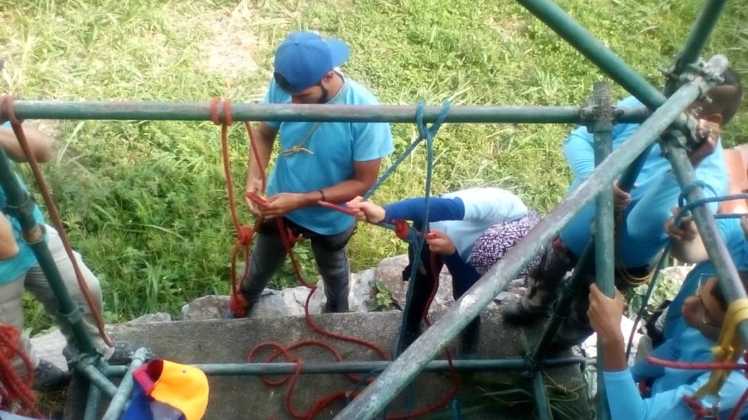 rescatehumboldt's tweet photo. #24Ago: Alumnos #ORH2019 recibiendo módulo de #ManiobrasConCuerdas, en el marco del ciclo de #CapacitacionBasica #Nudos #Anclajes #Rescate #SAR #Aspirantes #FamiliaHumboldt #Caracas #CCS #Venezuela .@rescatehumboldt https://t.co/CpQw1qUO2N