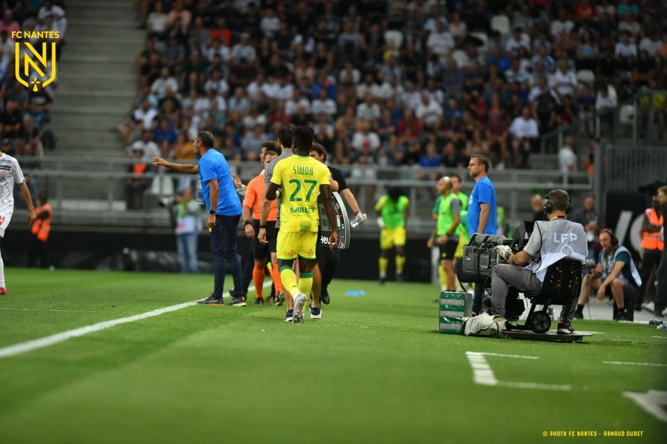 FastTrackNaija's tweet image. 72&apos;:  🇳🇬Moses Simon on for his Ligue 1 debut.

83&apos;:  🇳🇬Moses Simon scores his first Ligue 1 goal.

It took him just 9 minutes to announce his arrival in France. 🔥🔥🔥

#FastTrackGoal