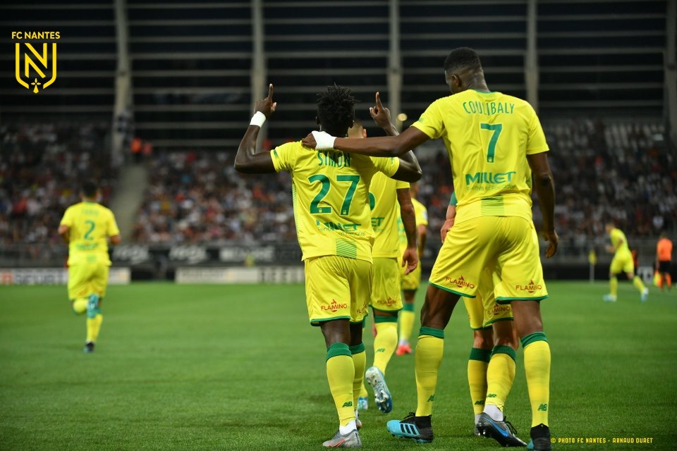 FastTrackNaija's tweet image. 72&apos;:  🇳🇬Moses Simon on for his Ligue 1 debut.

83&apos;:  🇳🇬Moses Simon scores his first Ligue 1 goal.

It took him just 9 minutes to announce his arrival in France. 🔥🔥🔥

#FastTrackGoal