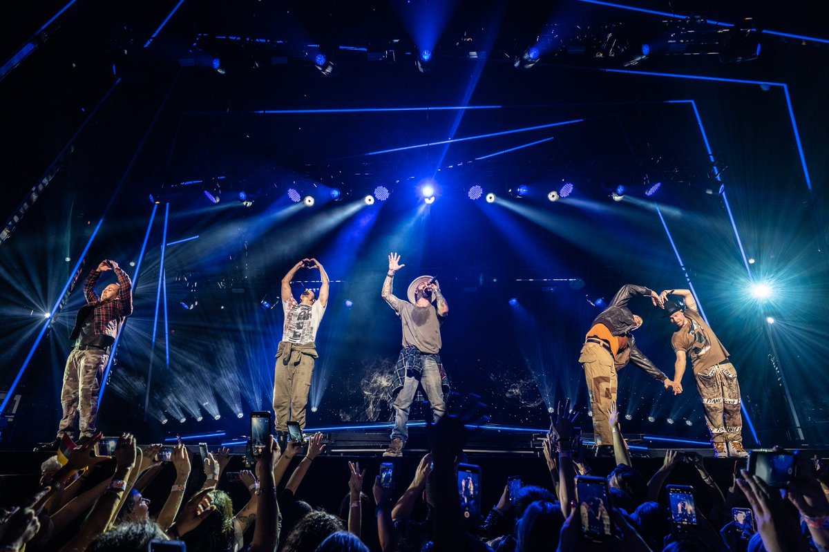 nickcarter's tweet image. We ❤️ you Ft. Lauderdale! #bsbftl #dnaworldtour