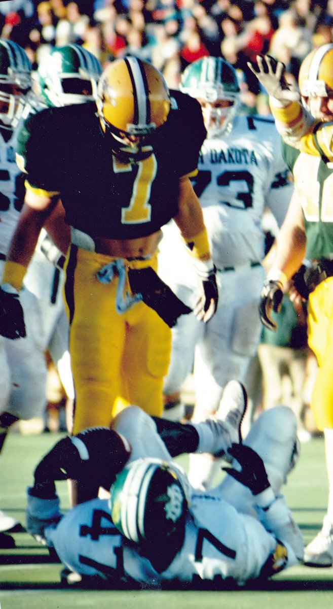 jsteck65's tweet photo. Bison Nation, we have 7 days left until Bison football starts the 2019 season! During the late '80s into 1990 if offenses dared to attack the middle of the Bison defense Ken Clark would make you pay for trying! #LetsGoBison #HornsUp #BisonFBCountdown https://t.co/s8VOJLUSP1