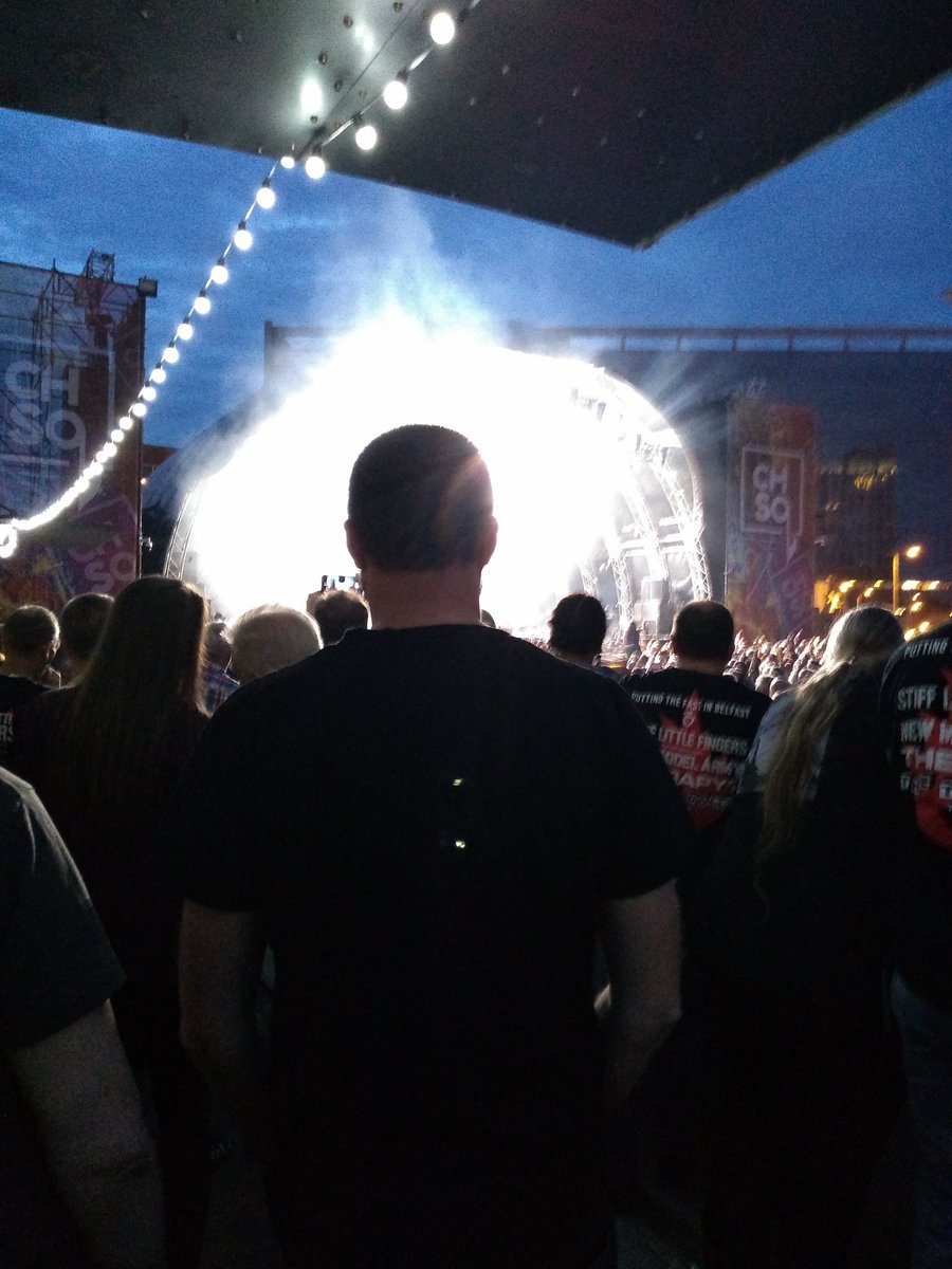 No1Ghirl's tweet photo. So it's not just at Solitude the tall guy stands in front of me #SmallPersonProblems https://t.co/MAcE7hJlzH