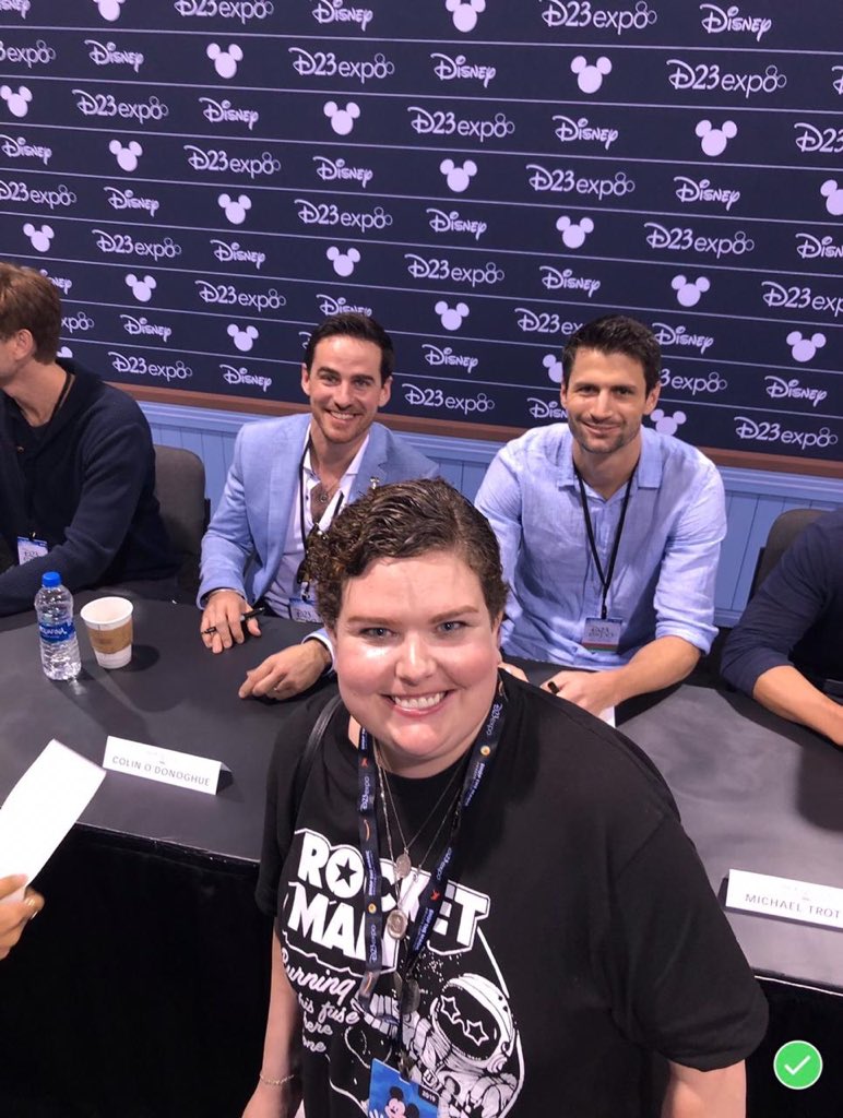 hookers_brasil's tweet photo. @colinodonoghue1 na D23 Expo #D23Expo Haja ❤️ https://t.co/JPXY4Bp0q0