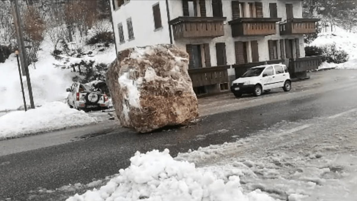 ricard_oliveras's tweet image. The Rolling Stones, Belluno #RiscosGeològics #Rockslide #MarsRocks