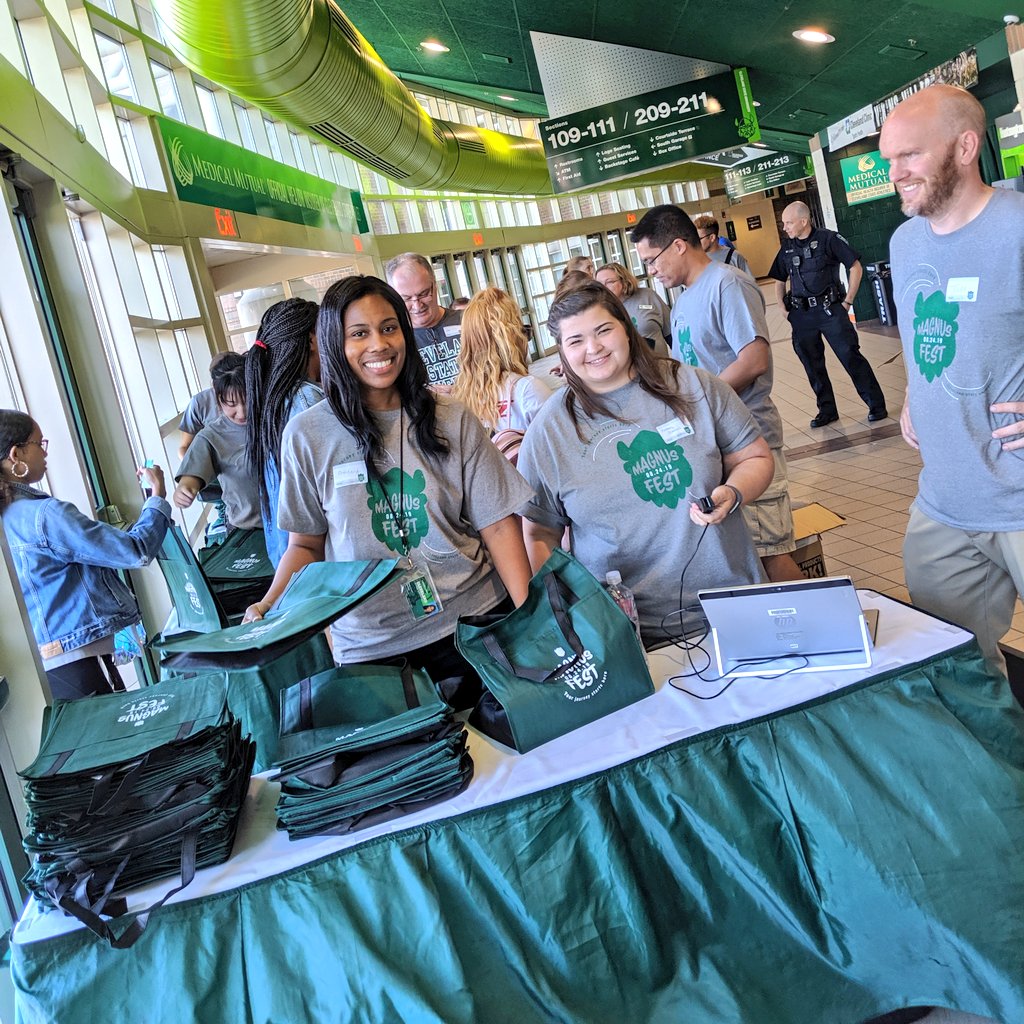 CLE_State's tweet photo. It's time for #MagnusFest! Excited to welcome our 2,000+ new students to campus. #CLEstate2023 https://t.co/noyTSsuOQy