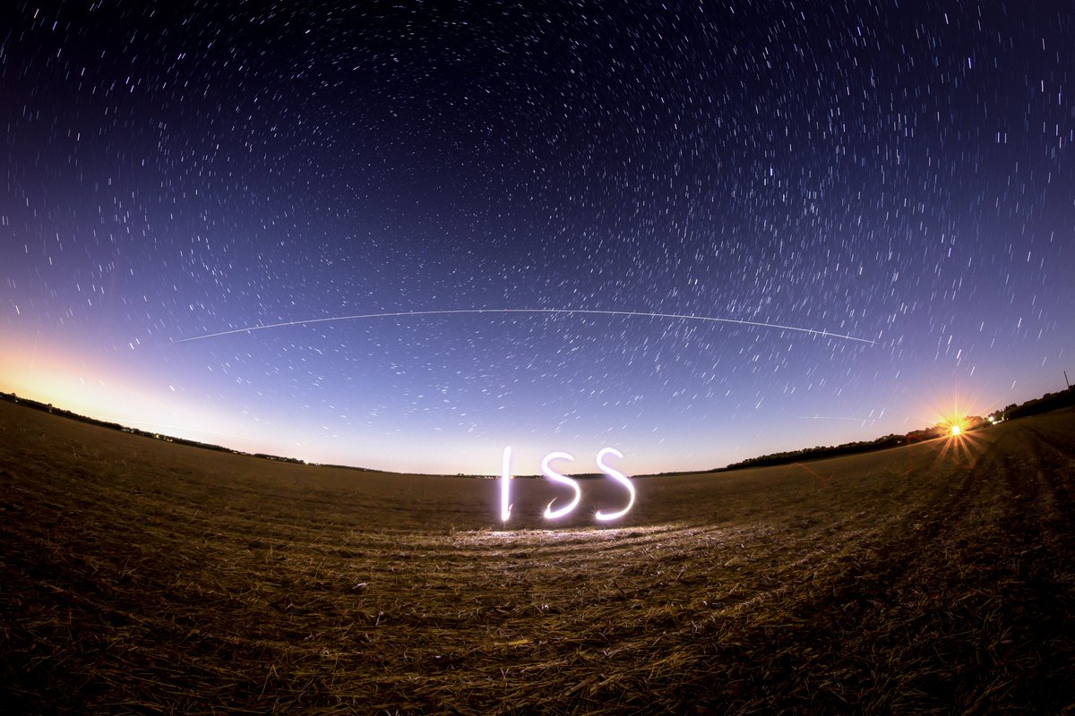 spacestationguy's tweet photo. I just received these amazing @Space_Station photos today from @tomjonesfoto, really glad that he contributed them to my 'Guest photo' album! Please make sure you visit his website, he is an awesome photographer!
#ISS #Astrophotography @SpotTheStation 

https://t.co/75cF1HIRYd https://t.co/pM3vvU04Id