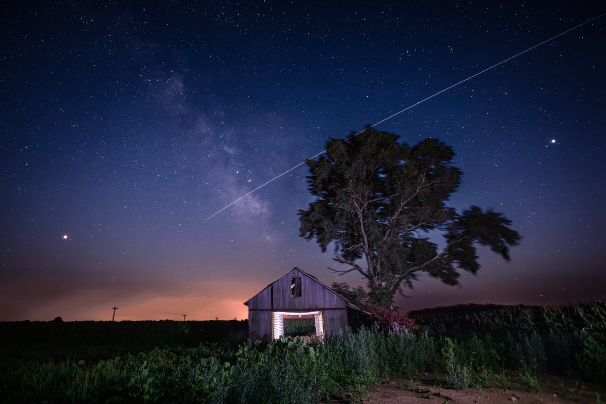 spacestationguy's tweet photo. I just received these amazing @Space_Station photos today from @tomjonesfoto, really glad that he contributed them to my 'Guest photo' album! Please make sure you visit his website, he is an awesome photographer!
#ISS #Astrophotography @SpotTheStation 

https://t.co/75cF1HIRYd https://t.co/pM3vvU04Id