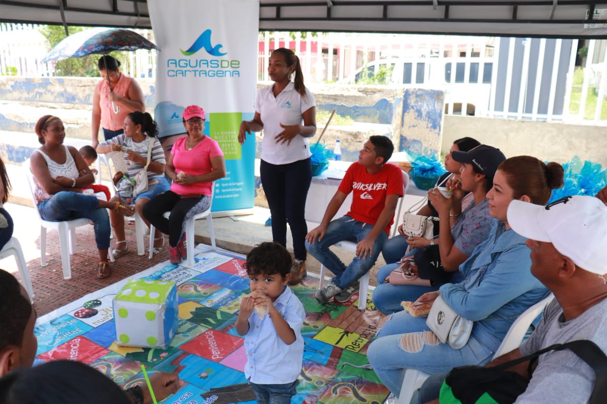 Acuacar's tweet photo. Seguimos apoyando a RCN Radio Y #Coosalud  en esta nueva parada de #AjedrezalParque para fomentar un uso adecuado del tiempo de los niños y a su vez,  estimular sus competencias.
.
.
.
#Acuacar #Diversión #Competencias #TiempoenFamilia https://t.co/2qN8rEEdd1