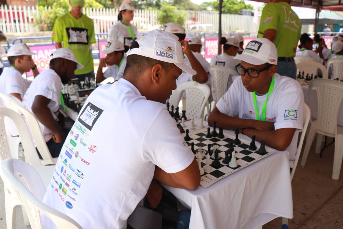 Acuacar's tweet photo. Seguimos apoyando a RCN Radio Y #Coosalud  en esta nueva parada de #AjedrezalParque para fomentar un uso adecuado del tiempo de los niños y a su vez,  estimular sus competencias.
.
.
.
#Acuacar #Diversión #Competencias #TiempoenFamilia https://t.co/2qN8rEEdd1