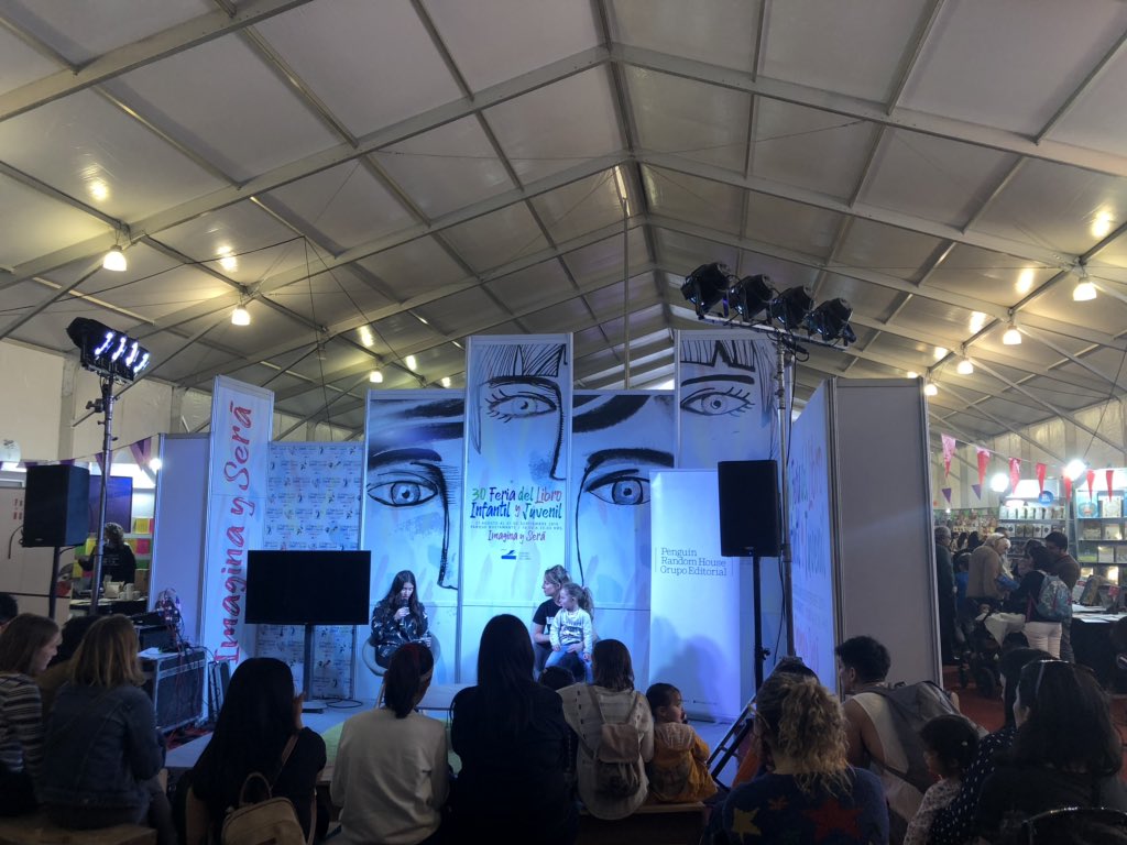 camaradellibro's tweet photo. “Ni calladitas, ni perfectas”, en Feria del Libro infantil y juvenil. Todas las familias disfrutando de lo que significa ser mujer en el mundo de hoy!.#ImaginaySerá #cultura #novedadesliterarias https://t.co/6AOrv75gxE