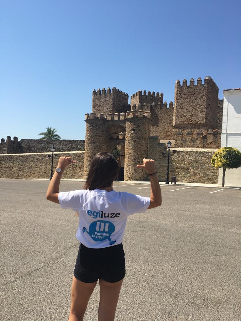 EgiluzeEskola's tweet photo. #Cáceres #Monrroy Besarkada handi bat #Extremadura tik!!! #uda #oporrak #Egiluzemundutik #ikasten #disfrutatzen #gureikasleakoporretan https://t.co/bIfK6TY0mB