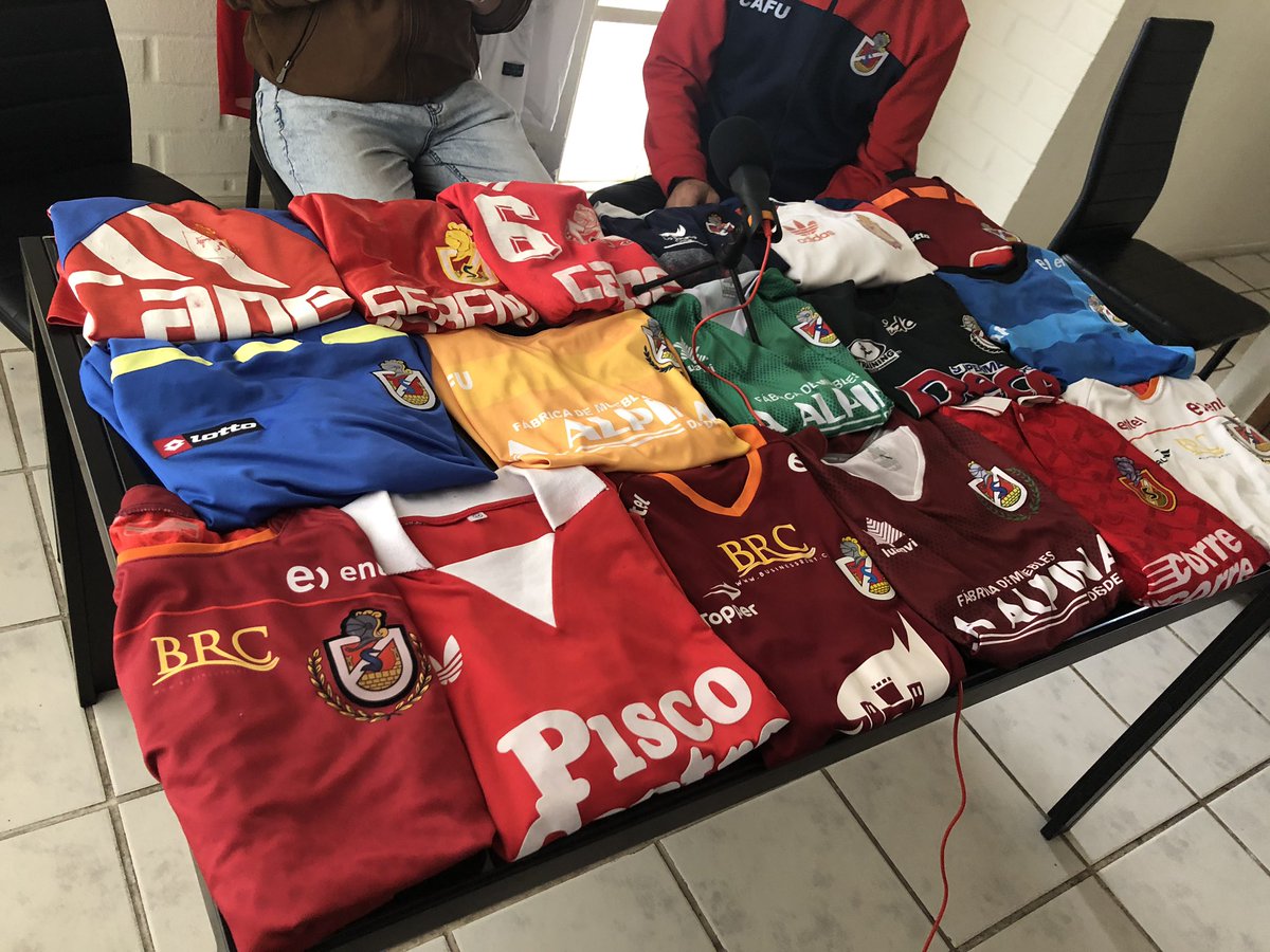 IdentidadGrana2's tweet photo. En este momento haciendo la previa para el granate que hoy juega en La Portada, gran colección del primo @sebaonly @AxR1993CDLS @MundoGranateLS @ceci_gonzal7 @NicoMelody1 @Canzumi @MidoriHanzo https://t.co/b04sR8cj0u