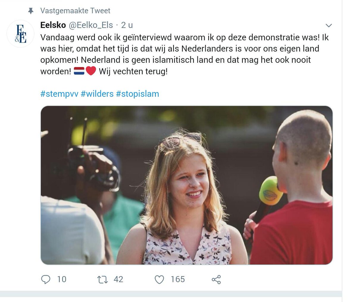 helena_is_here's tweet photo. En #Els was ook bij de #pegida demo (voorheen had ze het wildersthebest-account). https://t.co/EnV0QtekFG