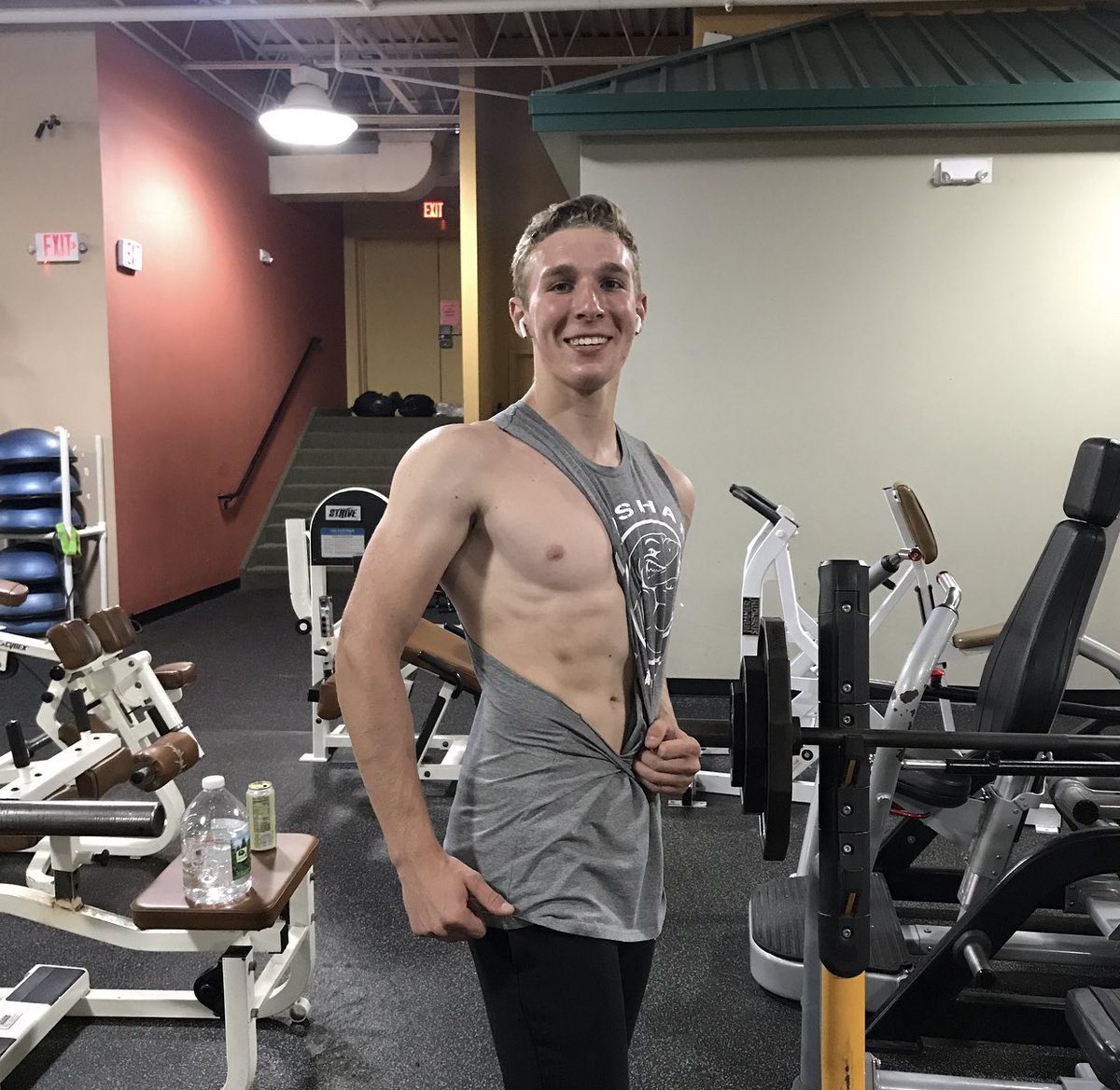 HunterCoapman's tweet photo. Caught lacking with a smile, but first time ever in a @Gymshark cutoff!!!#BuildYourLegacy #Gymshark #BeaVisonary @BenFrancis1992 https://t.co/fTsIiD1tzg
