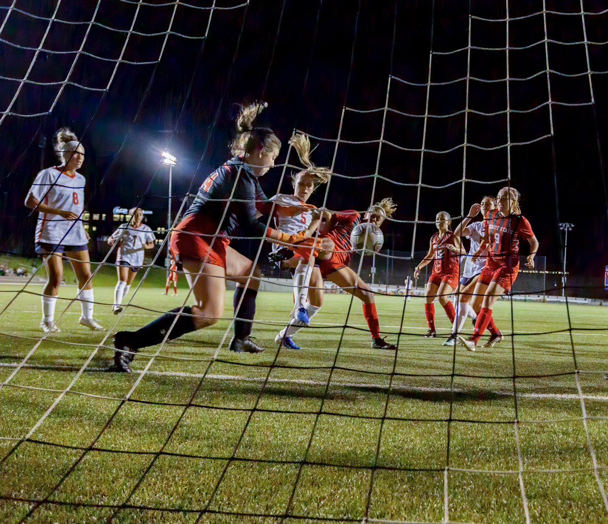 MSUDenverAthl's tweet image. Photo of the night from the @MSUDenverWSOC exhibition game  on Friday 👀

📷: @DarralFreund 

#GetRowdy🔴🔵 | #CORE30