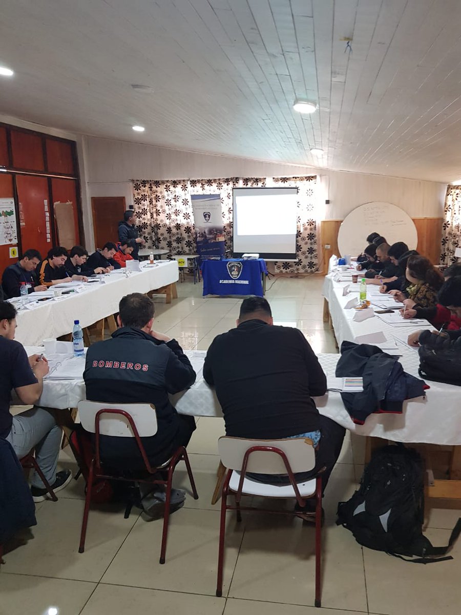 ANB14LosRios's tweet image. Este fin de semana continua Curso Intermedio de Sistema de Comando de Incidentes en Cuerpo de Bomberos La Union. Participan Voluntarios del Cuerpo de Bomberos Valdivia, Los Lagos, Paillaco, Máfil y La Unión.

#CISCI
#Regional
#CbLaUnión

@ANB14LosRios