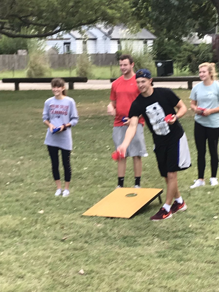 SCWarriorTennis's tweet photo. A couple photos from our first tennis retreat/picnic!  #swordsup https://t.co/iL9TAahTza