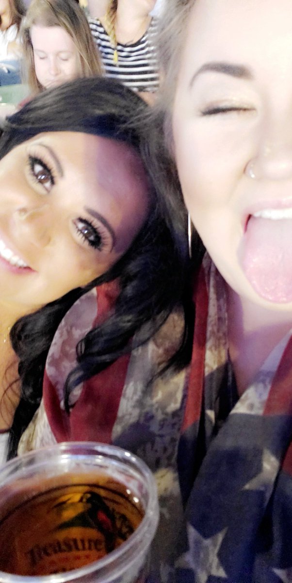 MandiiLou952's tweet photo. Whattttt up @DierksBentley MINNESOTA LOVES YOU!!! #minnesotastatefair #dierksbentley #minnesotastatefair2019 #grandstands https://t.co/l0hiV95GIl