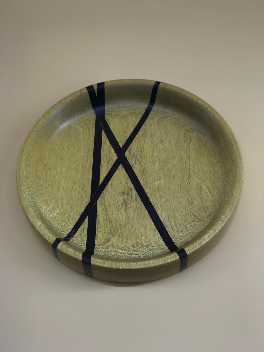 ppalwoodworking's tweet photo. Finally back to turning after lots of shop and yard work, oh and work work, too. Back to school. Been kicking this idea around for a while. Yellowheart and ebony platter. https://t.co/BNqFggEsyc