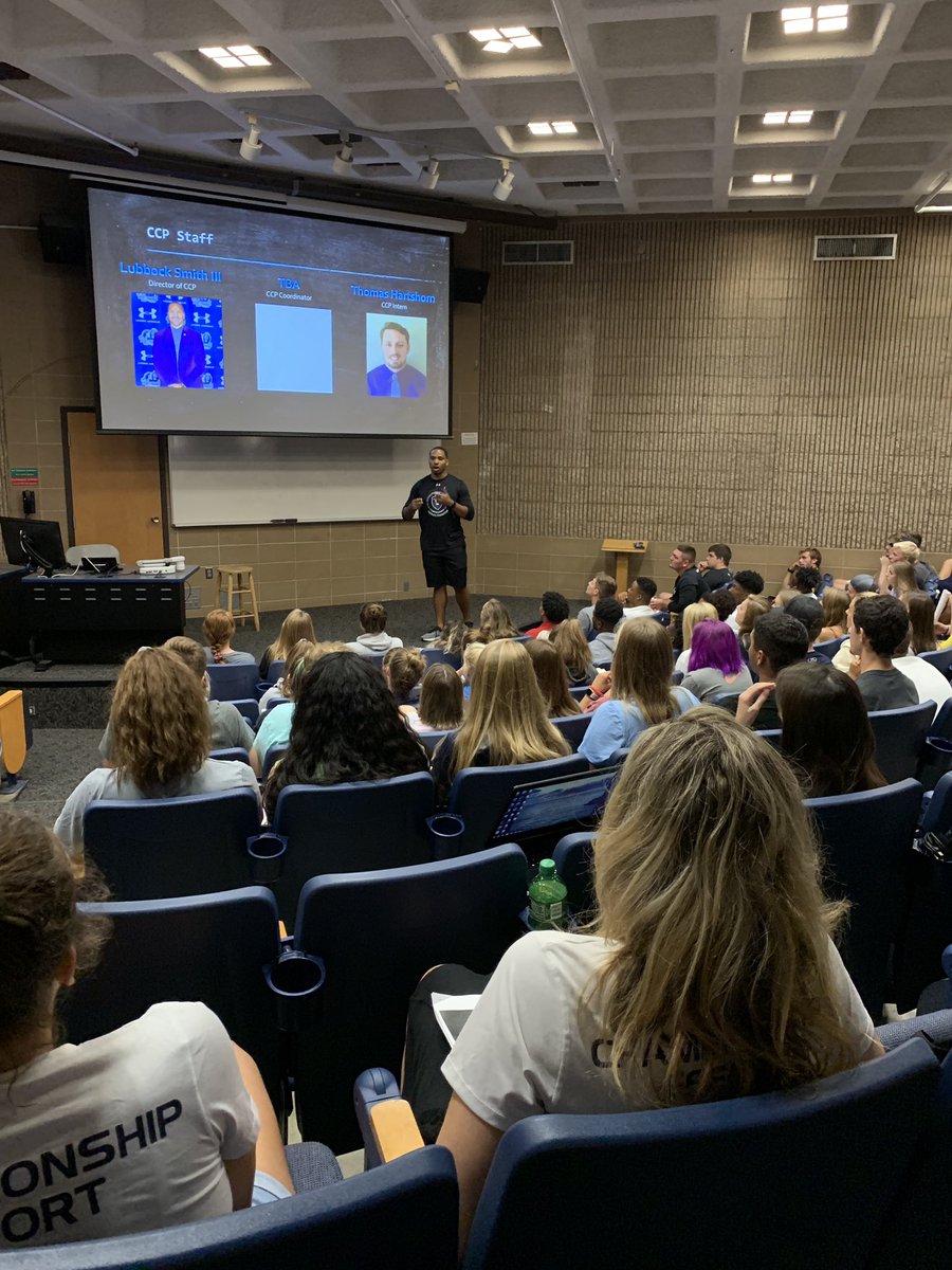 ODUPRIDE's tweet photo. @LubbockSmith1 talking with our new freshman/transfer SAs about our Complete Champion Program (CCP) and how they should become the person now that their future self will thank later. 

#ROARientation2019 
#ChampionshipEffort
#TheMonarchWay
#ProtectTheCrown
@ODUSports https://t.co/FKGhuYOB8m