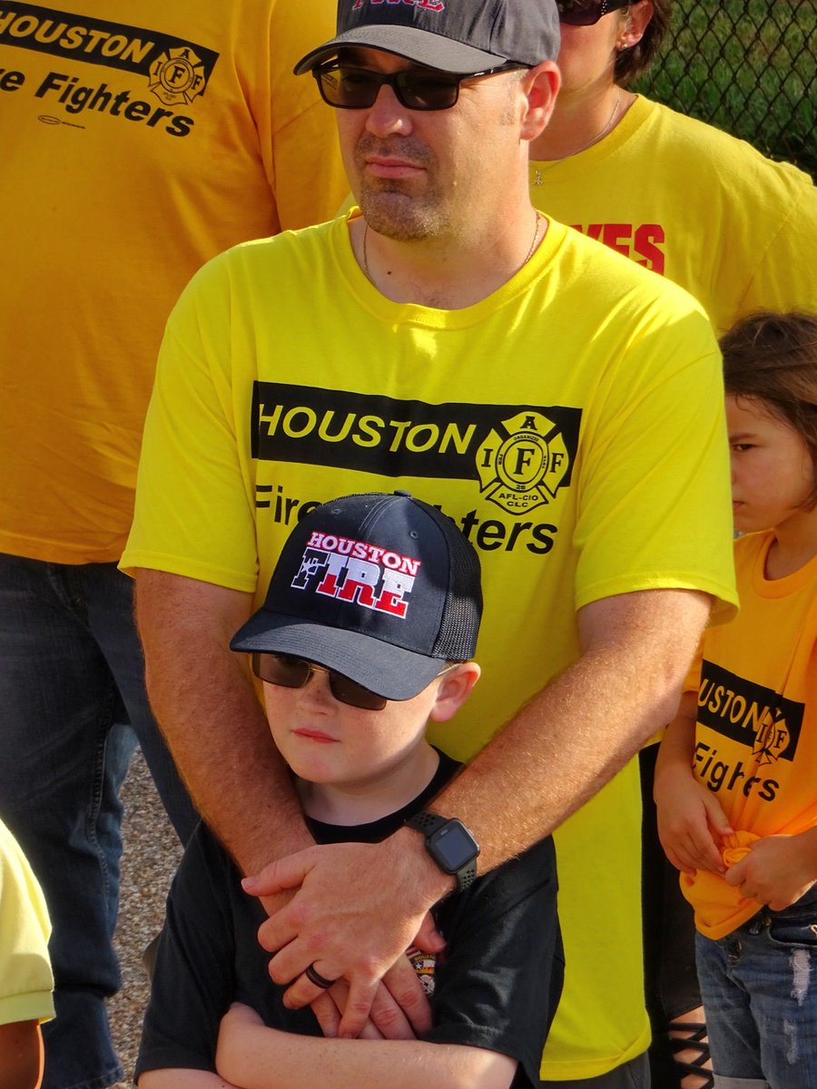 FirefightersHOU's tweet photo. Building on last week's momentum, we reached thousands of Houston voters by block walking in support of mayoral candidate @DwightBoykins today. Voters were interested in learning more about Dwight's efforts at City Hall and in his city council district. https://t.co/1gqp9LlWM1