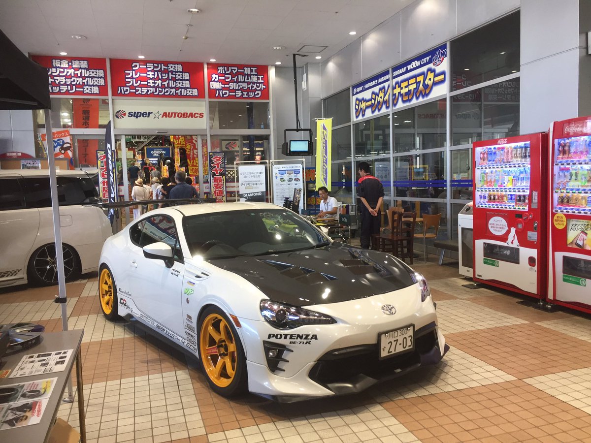 Minamotojpn's tweet photo. スーパーオートバックスかしわ沼南店イベント2日目！
試着体感や、疑問点等あれば、お気軽にスタッフまでご相談ください！ https://t.co/Xjzt3V7xcd
