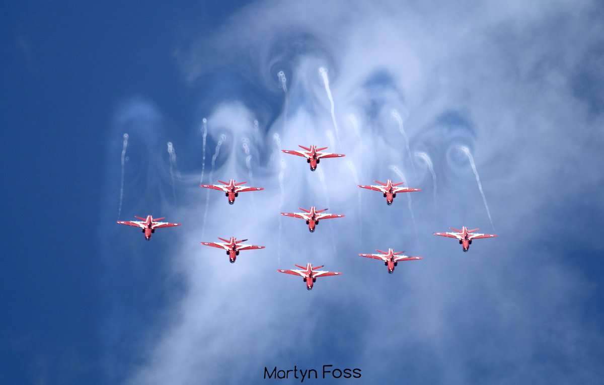 Martynfoss's tweet image. The diamond 9 of the @rafredarrows over @newyorkairshow this afternoon. Punching through and dragging some fluffy cloud making some nice vapour patterns.