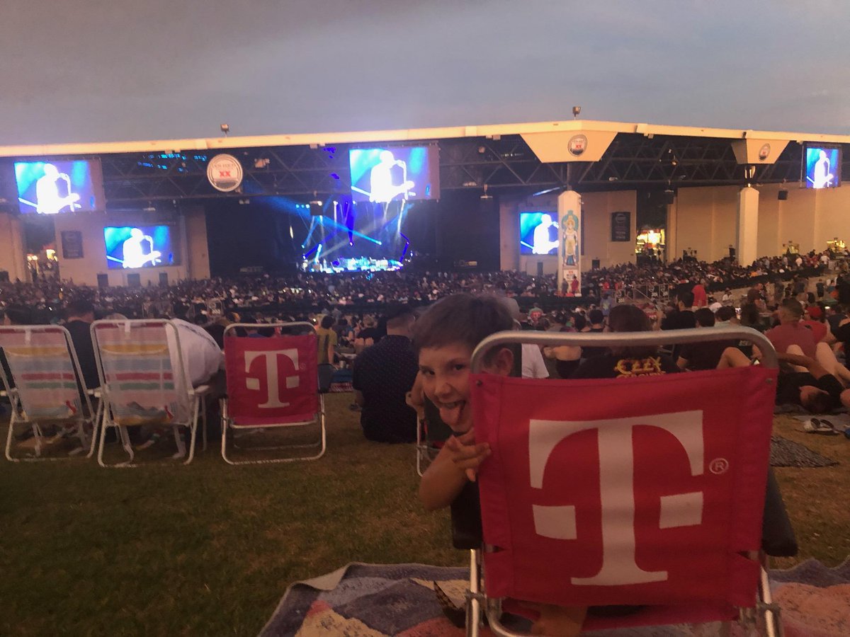 My husband and son are loving the T-Mobile Customer Fastpass at the Smashing Pumpkins show tonight! Great job <a href="/AzziAmy/">Amy Azzi</a> and team!