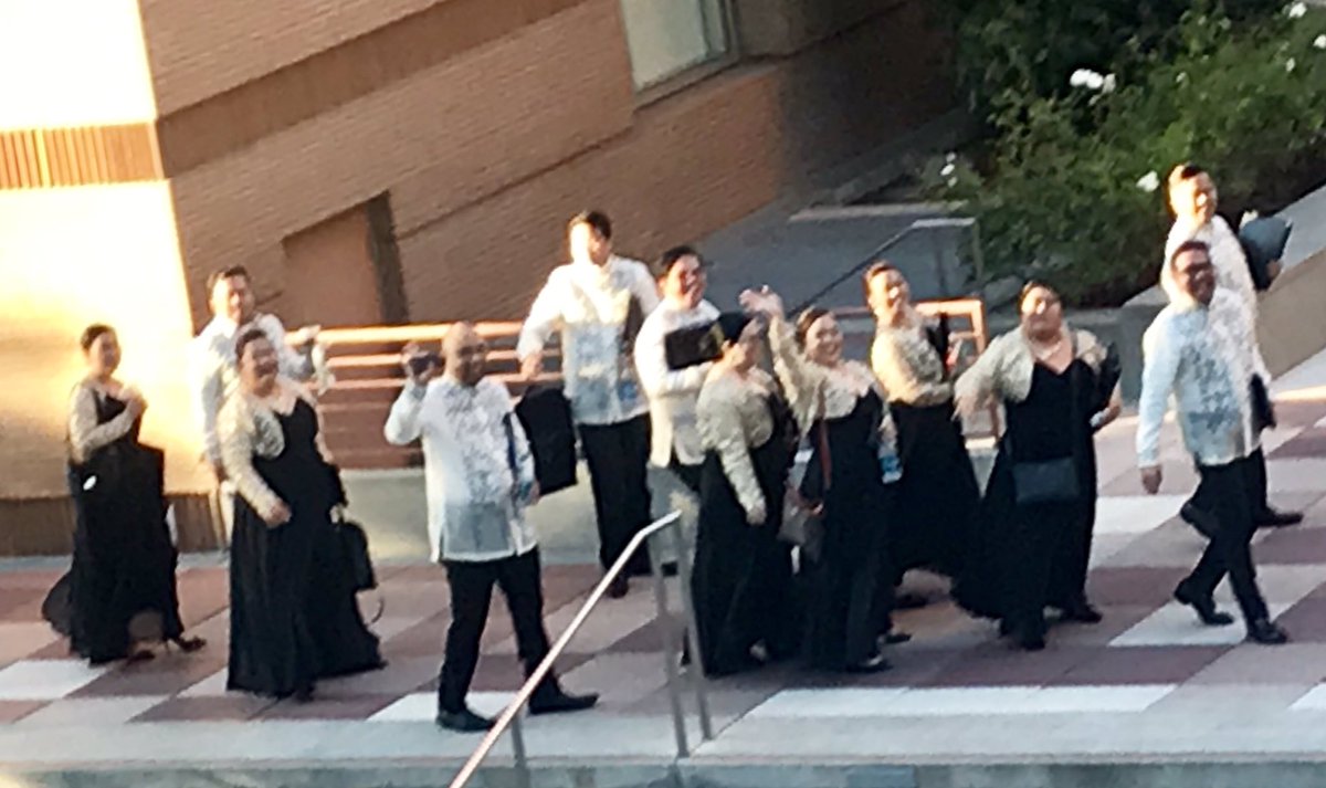 nepalesruben's tweet photo. Break legs, members of the #PhilippineChamberSingersLosAngeles. Proudly representing the #Philippines in the International Choir Festival at @ColburnSchool. Live from our balcony. Ha ha! Nice to see friends’ faces. #downtownlife #pinoypride #choir #filipinochoir #colburnschool https://t.co/ycxXhtTI5A
